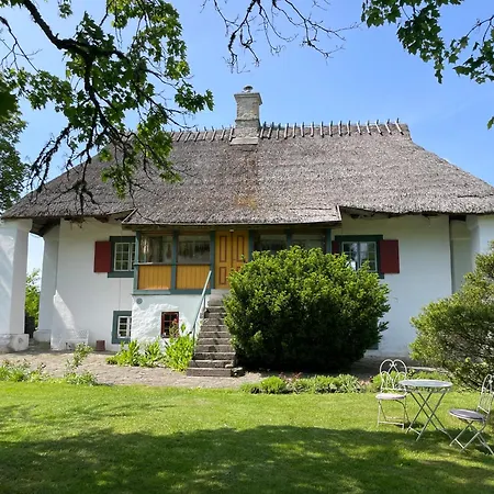 Tolluste Villa